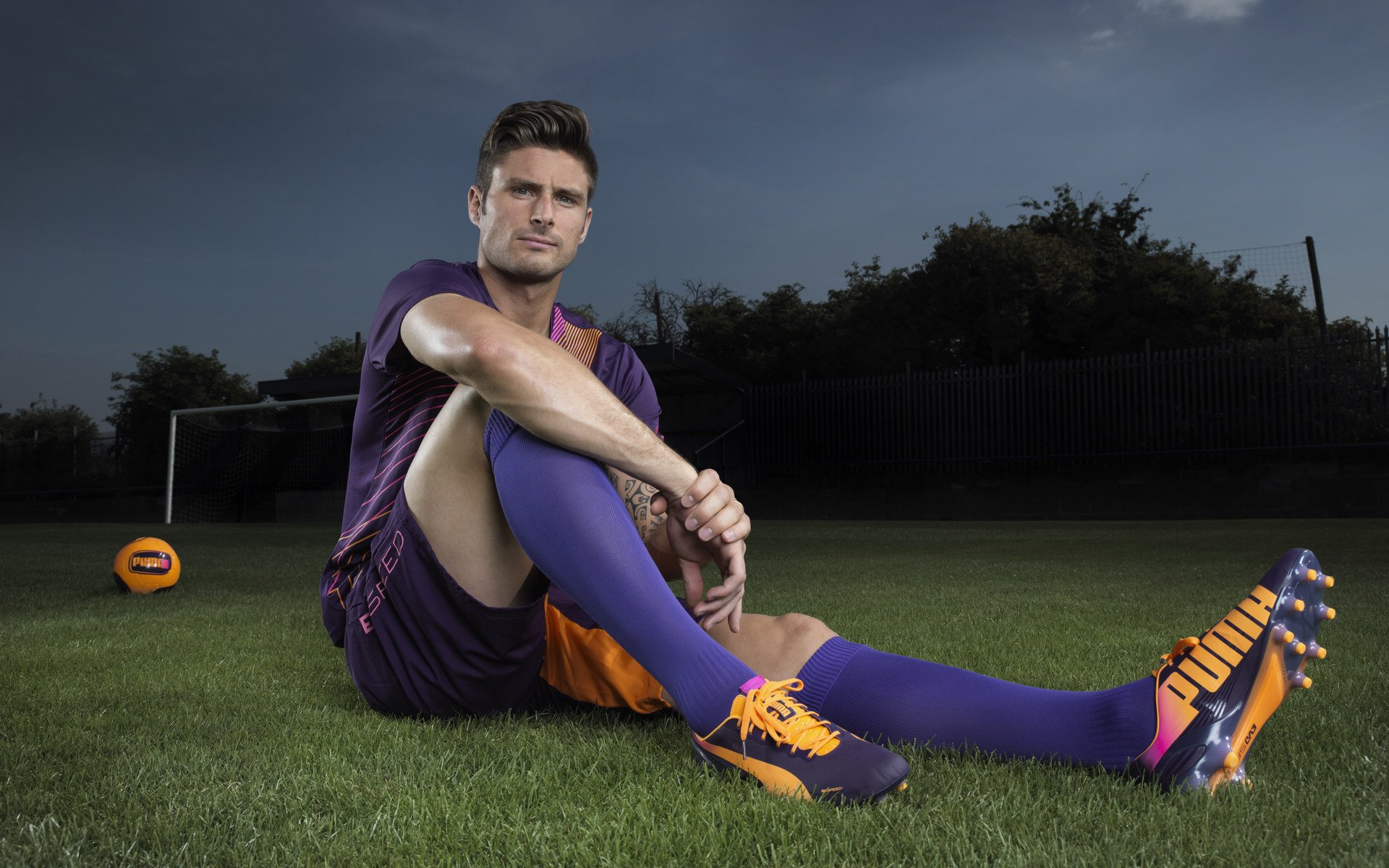 米兰体育官方网站入口-英超“绝杀大戏”：绝妙配合与逆转瞬间回顾